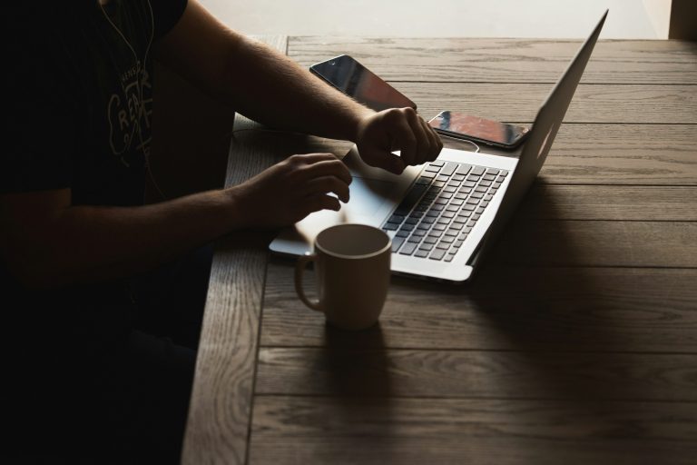 Best Mobile-Friendly CRM Apps for Real Estate Agents on the Go