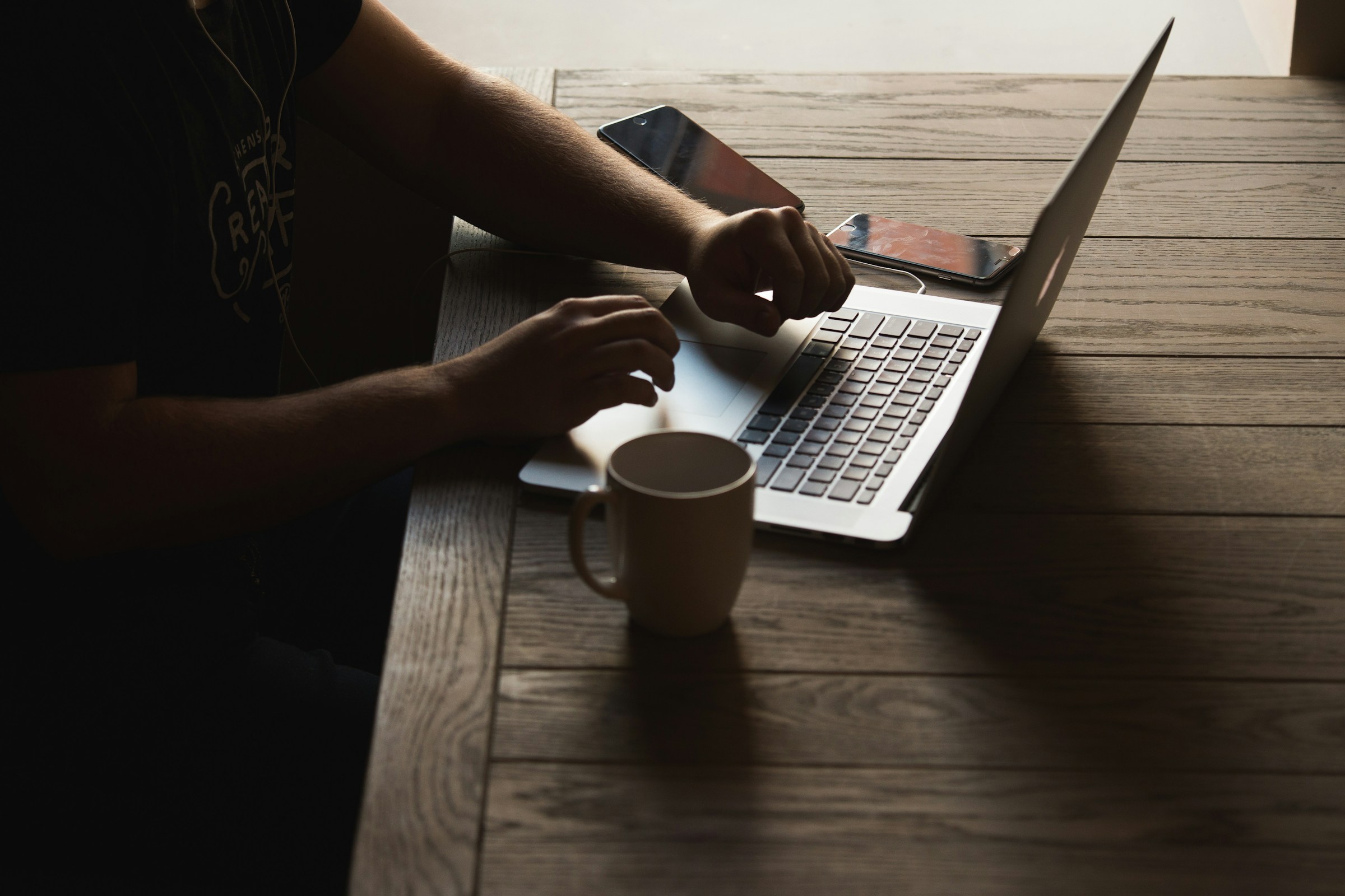 Best Mobile-Friendly CRM Apps for Real Estate Agents on the Go